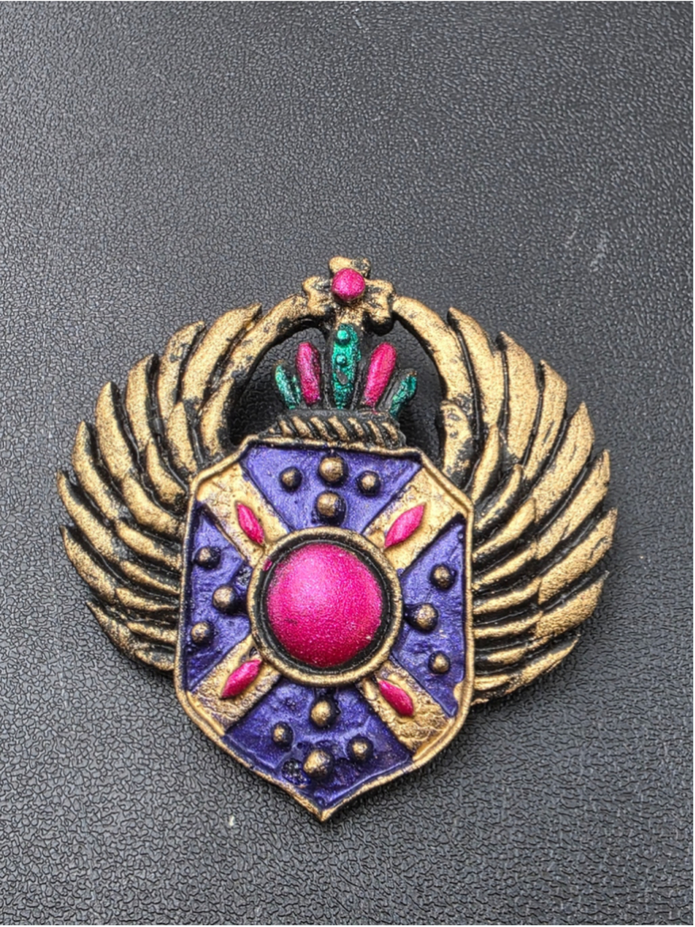Vintage 1980s Egyptian Revival Winged Shield Brooch – Bold Purple Pink Enamel - Picture 2 of 7
